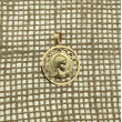 Medalla Virgen Niña calada Oro 18K