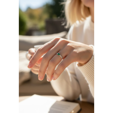 Anillo Esmeralda 0.20ct brillantes 0.11ct Oro 18K